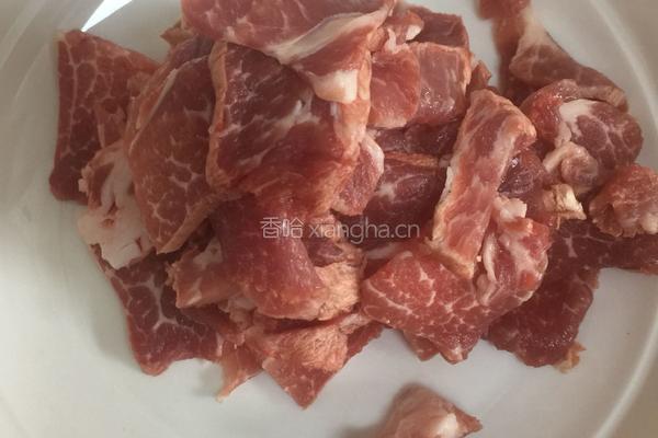 肉片菜花汤的做法图解1