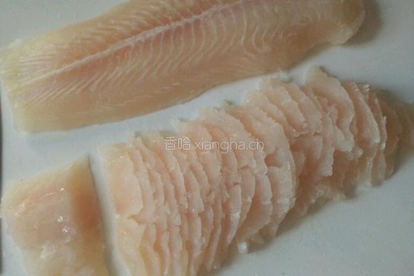 彩椒炒鱼片的做法图解2
