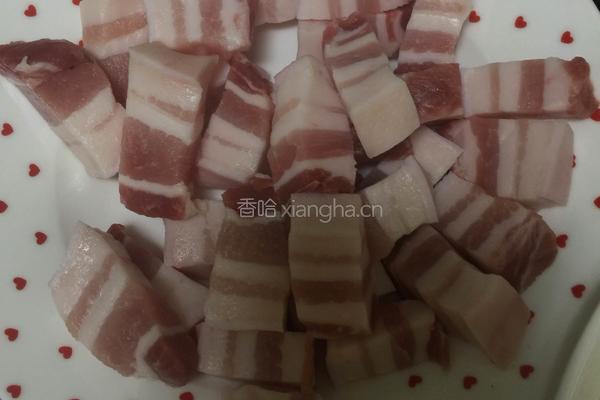 猪肉炖粉条的做法图解1