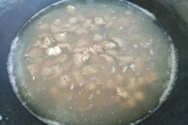清汤牛肉炖萝卜的做法图解2
