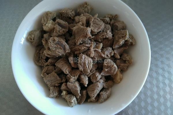 清汤牛肉炖萝卜的做法图解3