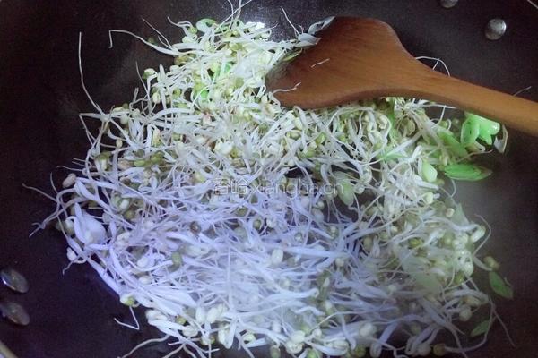 清炒自发绿豆芽的做法图解5