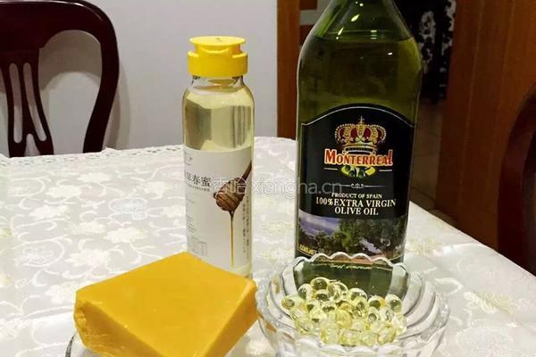 纯手工天然蜂蜜润唇膏的做法图解7