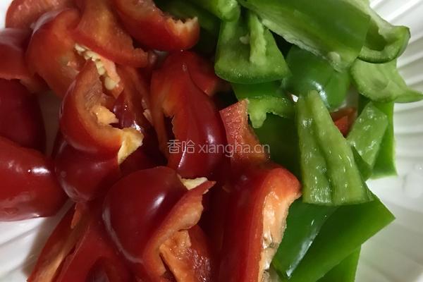 五花肉炒青椒的做法图解2