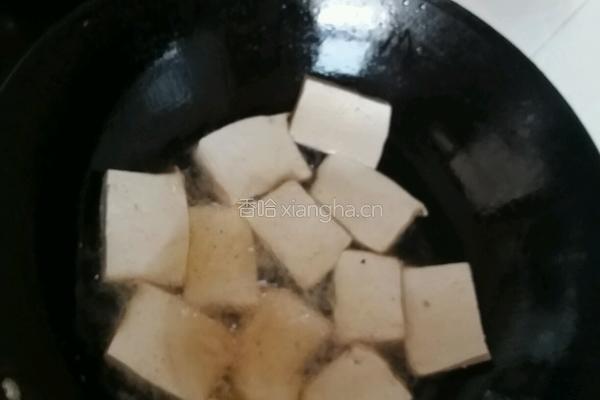 杏鲍菇豆腐炒肉的做法图解1