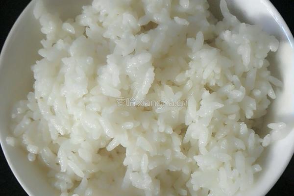 葱香蛋炒饭的做法图解1