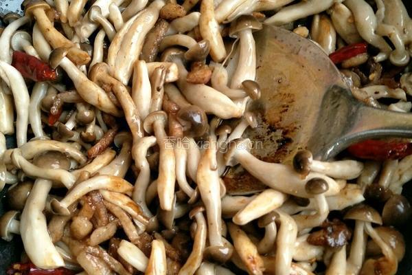 小炒蟹腿菇的做法图解7