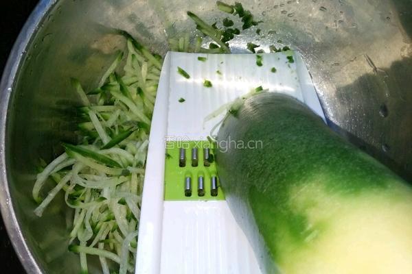 油炸萝卜丝丸子的做法图解2