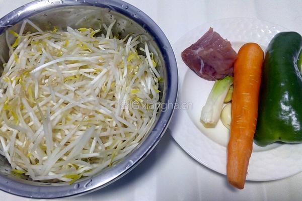 豆芽菜炒肉的做法图解1
