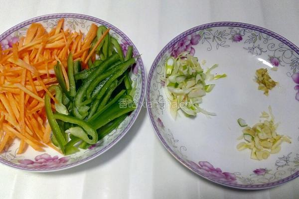 豆芽菜炒肉的做法图解2