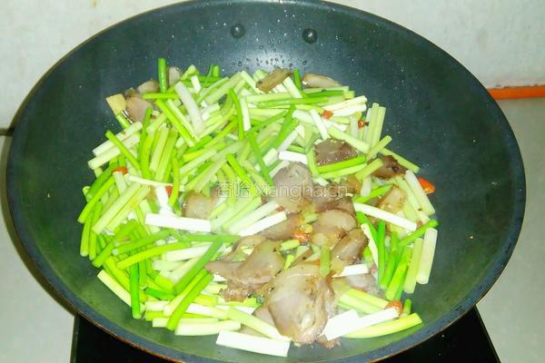 蒜苔炒腊肉的做法图解5