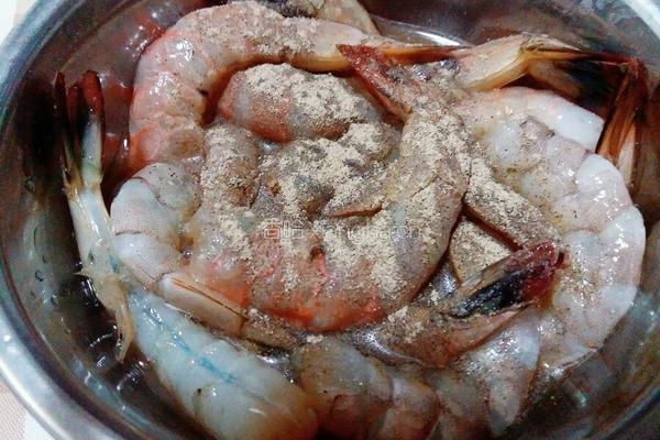 黄金凤尾虾的做法图解3