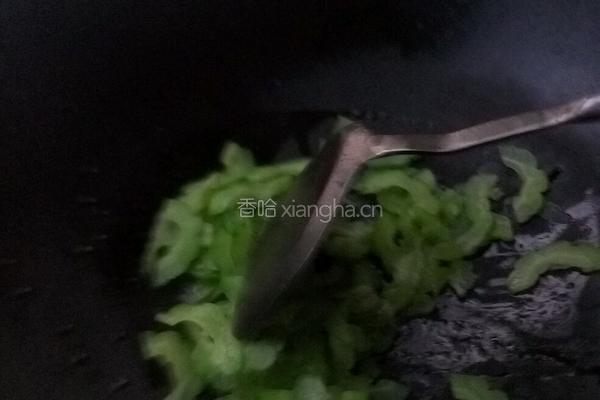 苦瓜炒蛋的做法图解2