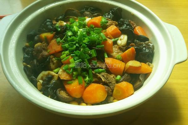 家常排骨黄豆煲