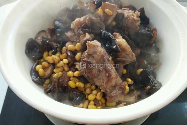 家常排骨黄豆煲的做法图解8