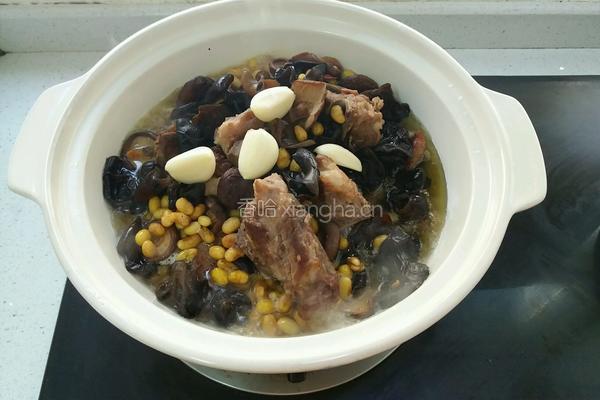 家常排骨黄豆煲的做法图解9