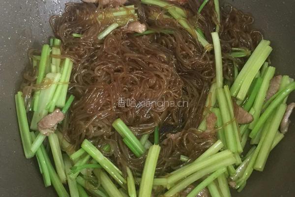 芹菜炒粉条的做法图解6