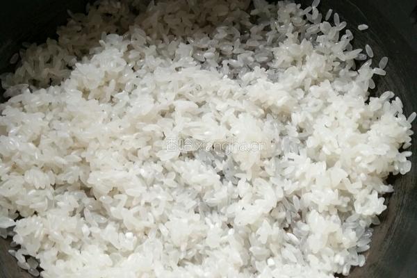 腊肉饭的做法图解1