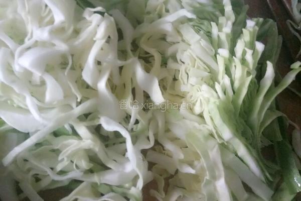 西红柿白菜炒馒头的做法图解1