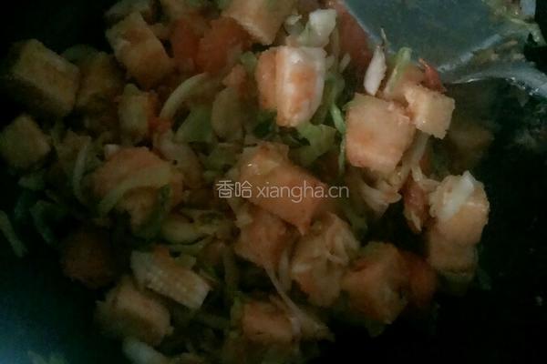 西红柿白菜炒馒头的做法图解7