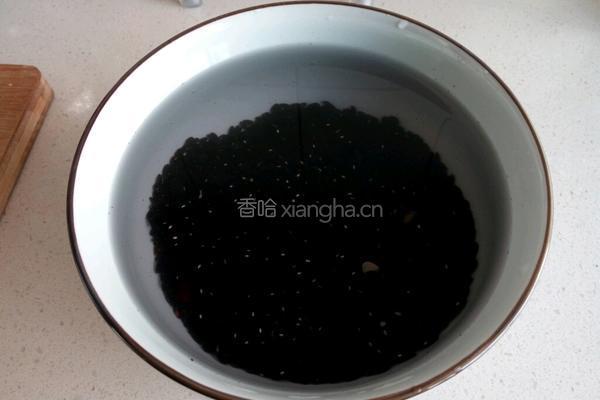 三黑果干枸杞粥的做法图解1