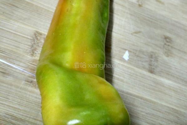 尖椒爆炒苞菜的做法图解2