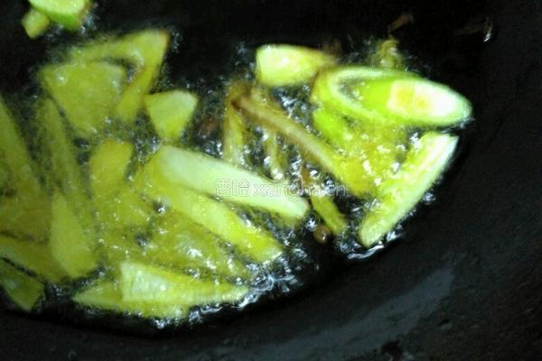 尖椒爆炒苞菜的做法图解6