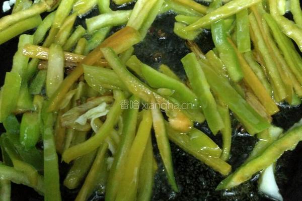 尖椒爆炒苞菜的做法图解7