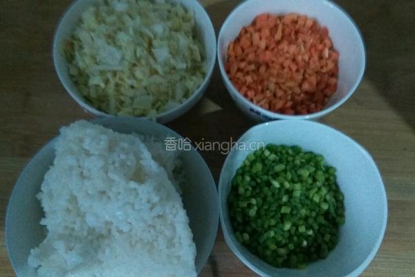 松软炒饭的做法图解1