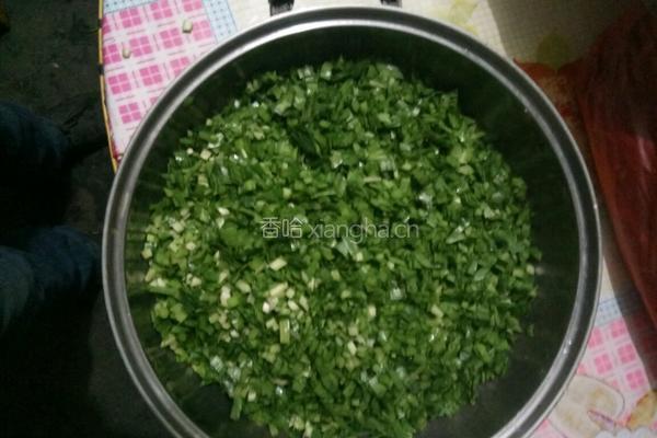 韭菜鸡蛋水饺的做法图解2