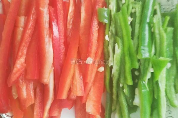 甜椒炒肉的做法图解2