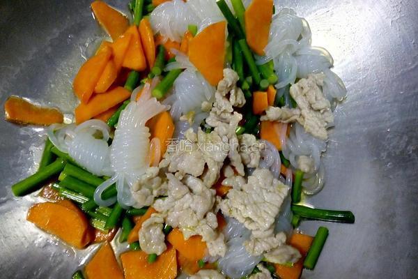魔芋丝结蒜苔炒肉的做法图解8