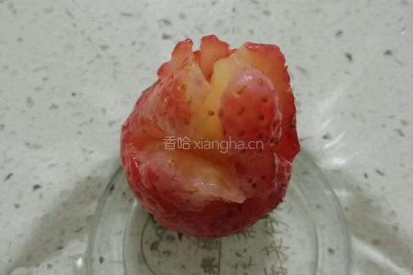雨中草莓玫瑰的做法图解4