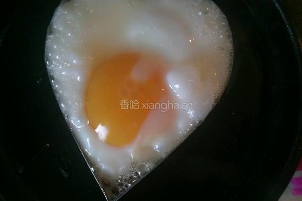 爱心煎蛋 三明治的做法图解2