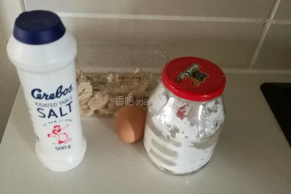 香酥椒盐炸平菇的做法图解1