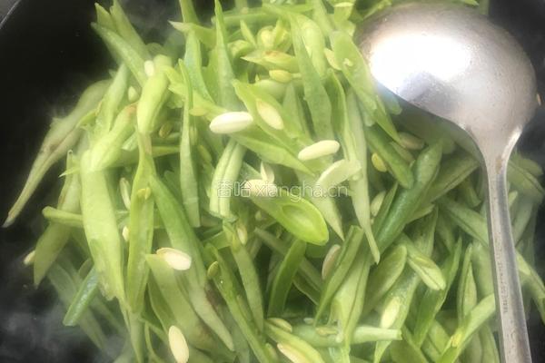 炒云豆丝的做法图解1