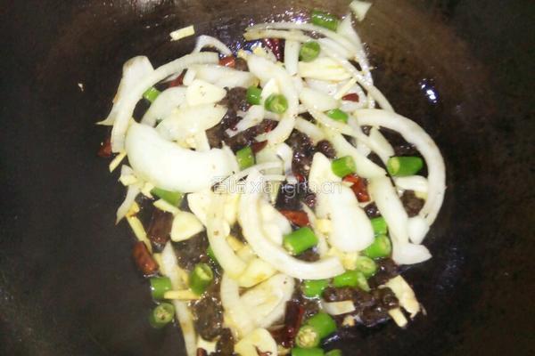 干锅有理腊肉菜花的做法图解3