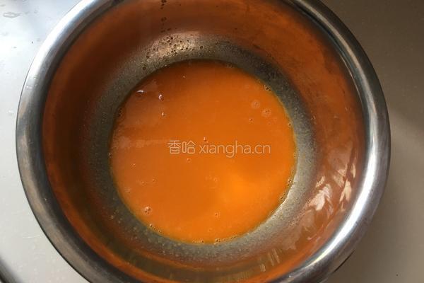 胡萝卜汁戚风蛋糕的做法图解2
