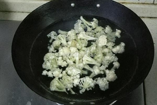清炒花菜的做法图解2