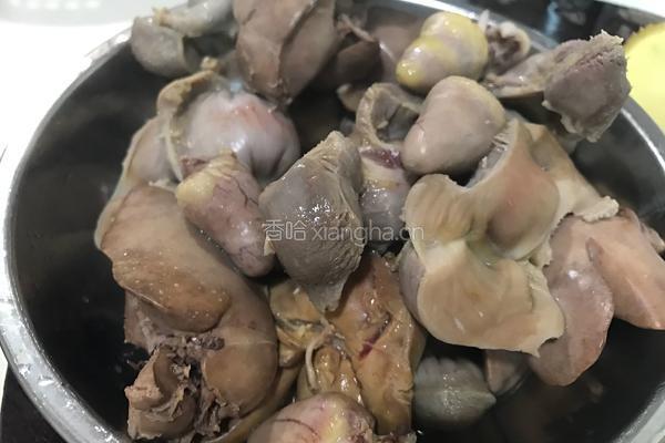 酸辣鸡杂的做法图解1