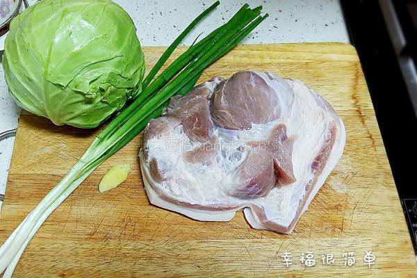 包菜油渣肉馅的做法图解1