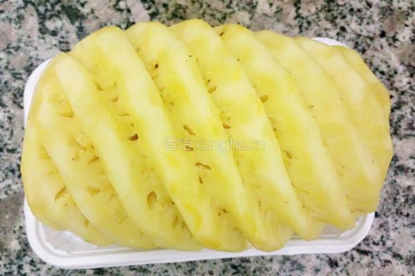 菠萝汁的做法图解1