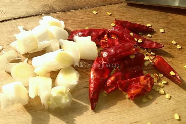 黄芽菜炒平菇的做法图解3