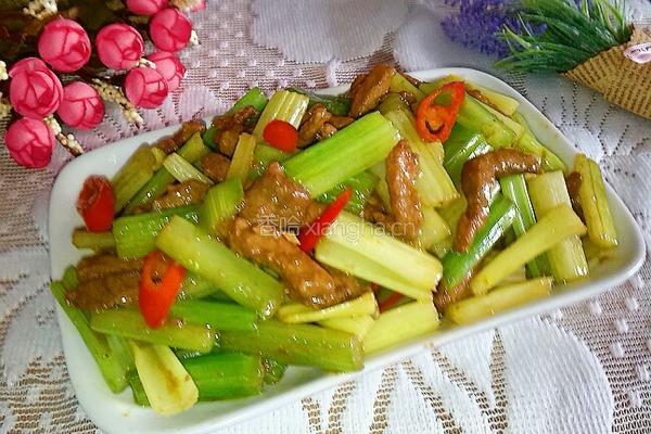 香辣西芹炒猪肉的做法图解11