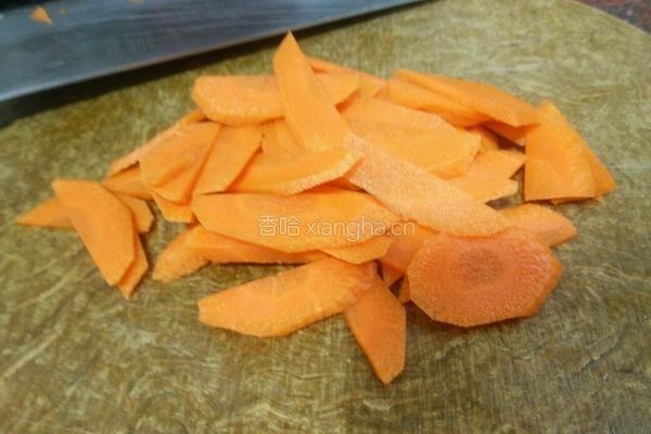 荷兰豆胡萝卜炒肉的做法图解1