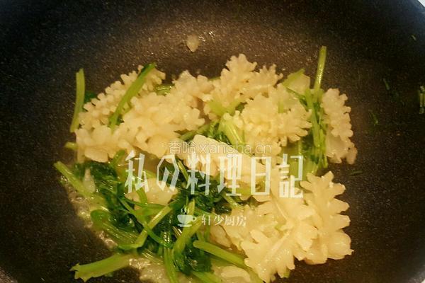 芹菜目鱼花的做法图解3