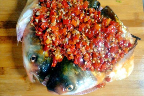 浏阳剁椒蒸鱼头的做法图解8