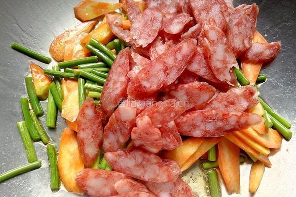 蒜苔炒腊肠的做法图解5