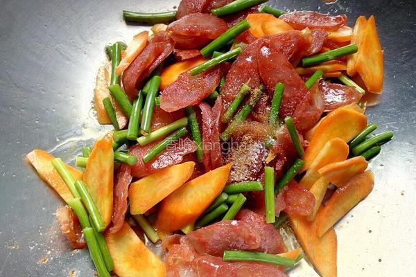 蒜苔炒腊肠的做法图解6