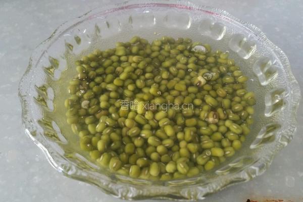 水晶绿豆双花糕的做法图解1